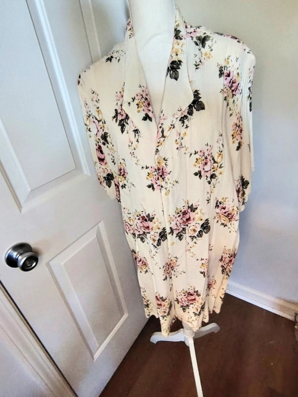 VENZIA Floral Blouse in White & Pink Like New